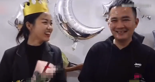 苹果妹和阿龙分手视频新闻苹果手机可以把两个视频合并在一起吗